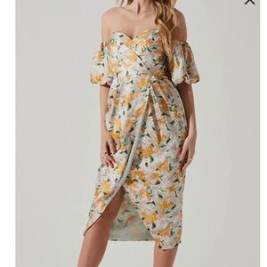 NWT just bought it. Off shoulder beautiful dress!